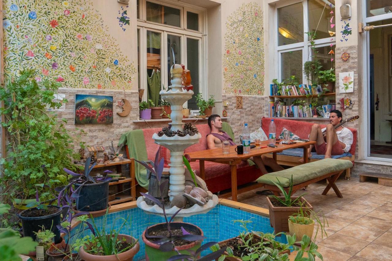 Lotus Garden Хостел
